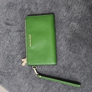 Michael Kors - Adele Leather Smartphone Wallet